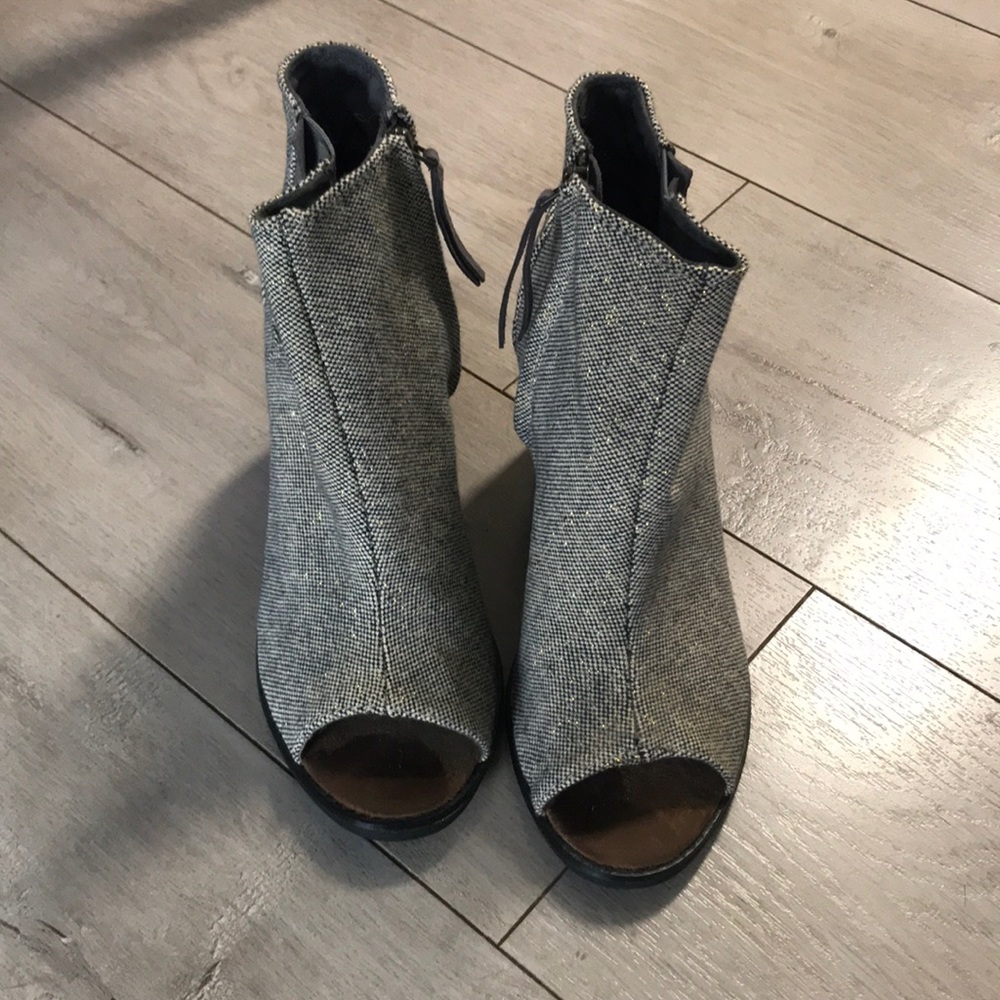 Size 8.5 Toms Heels